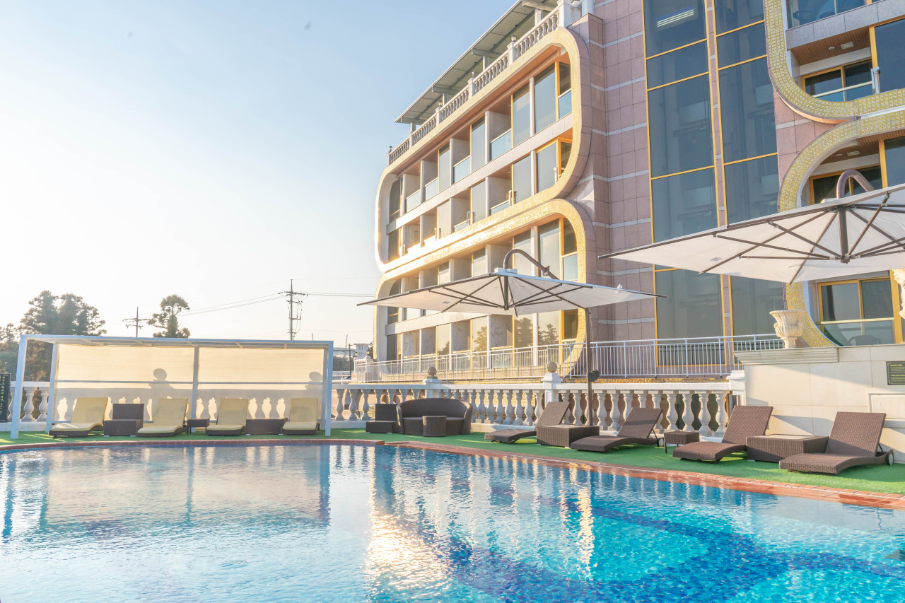 골드원호텔앤스위트 수영장